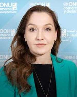 „În vremuri stabile, putem presupune că aceste corporaţii livrează alimente eficient. Dar în cazul unei prăbuşiri financiare, unele ar putea da faliment pentru că sunt pline de împrumuturi structurate ilichide şi riscante. Atunci pot veni la stat şi pot spune: «Suntem o corporaţie alimentară importantă din punct de vedere sistemic. Vă rugăm să ne salvaţi, pentru că populaţia dumneavoastră depinde de noi.» Cine va plăti această notă?”, a spus Anastasia Nesvetailova. (Sursa foto: unctad.org)